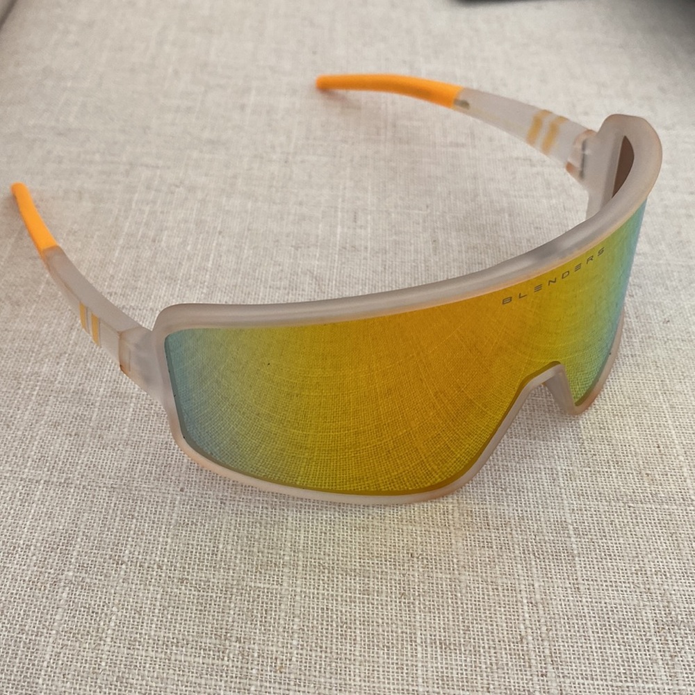 Blenders unisex sunglasses! NWT, includes case
